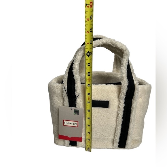 Hunter Wanderer Sherpa Mini Tote Bag White Faux Fur - Picture 16 of 17